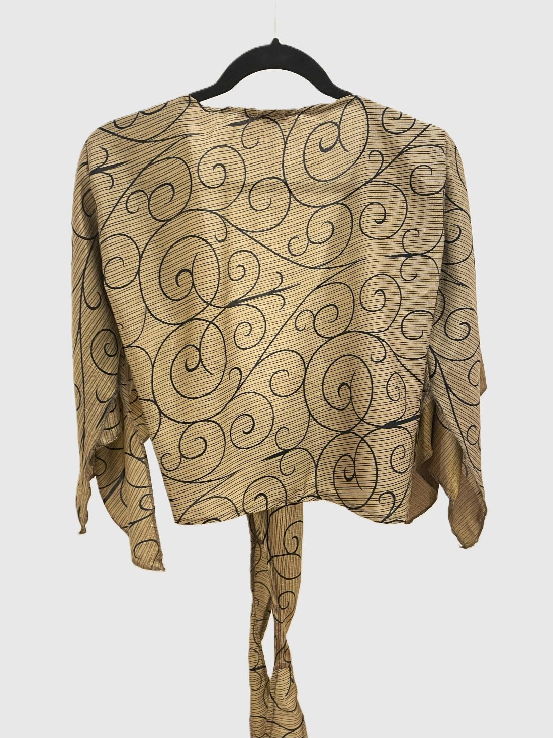 Indian Tight Top Bluse in Gold und Schwarz