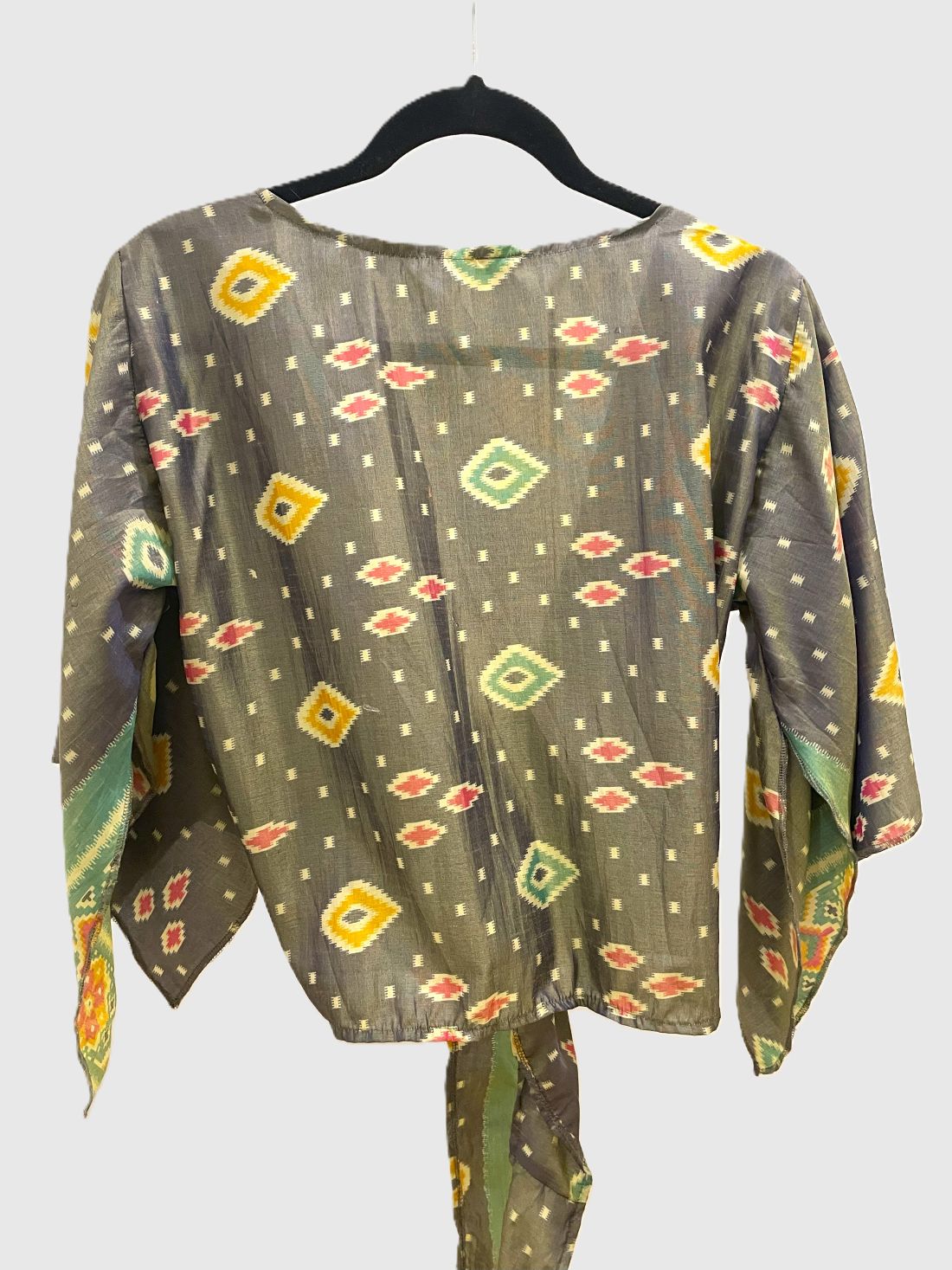 Indian Tight Top Bluse in Grau, Grün, Gelb und Rot