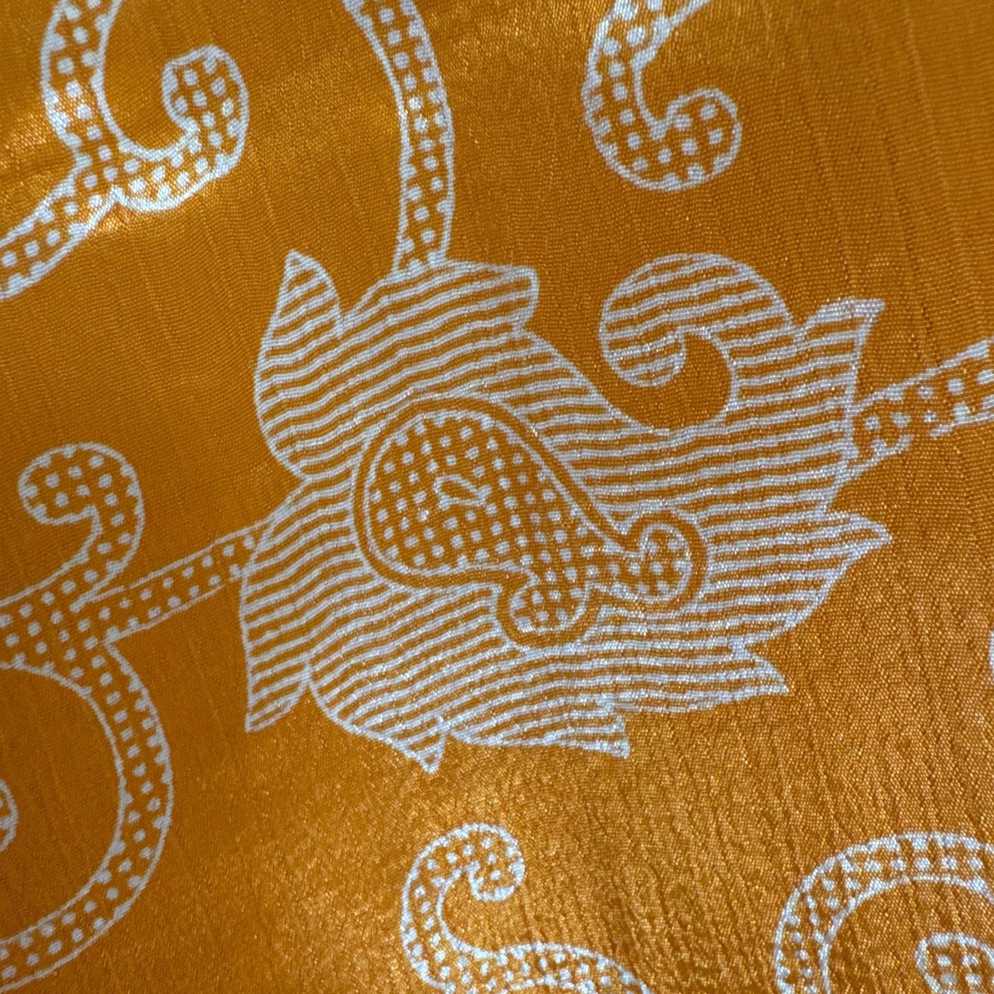 Upcycled Kimono #962 aus Vintage-Sari in Orange – Detailansicht