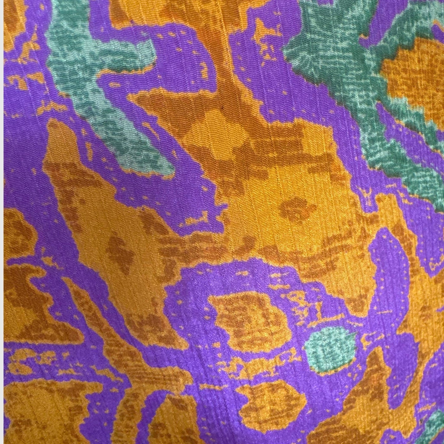 Upcycled Kimono #982 aus Vintage-Sari in Orange & Lila – Detailansicht