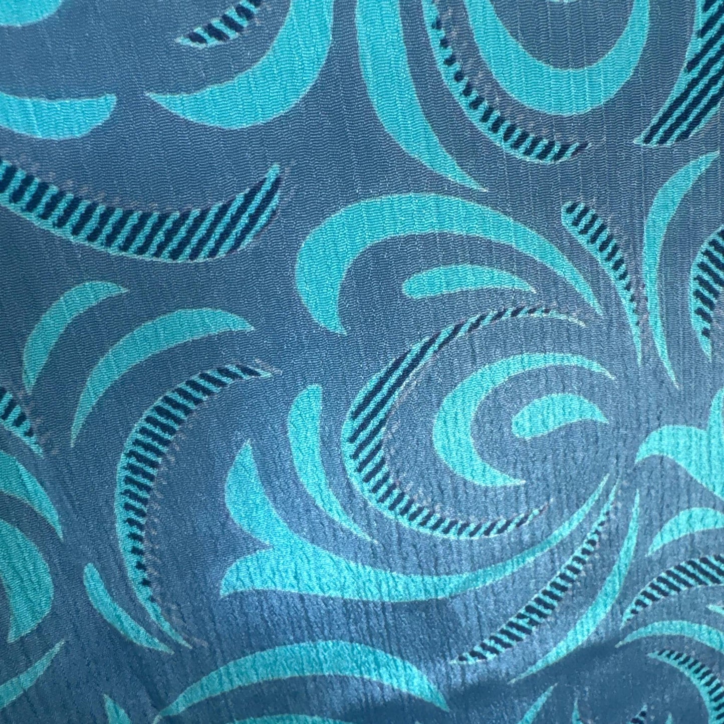 Upcycled Kimono #992 aus Vintage-Sari in Blau & Türkis – Detailansicht