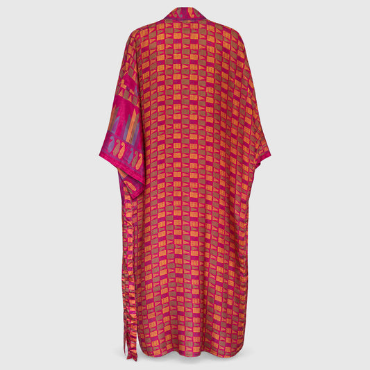 Upcycled Kimono Lang #1313 aus Vintage-Sari in Pink & Rot – Rückansicht