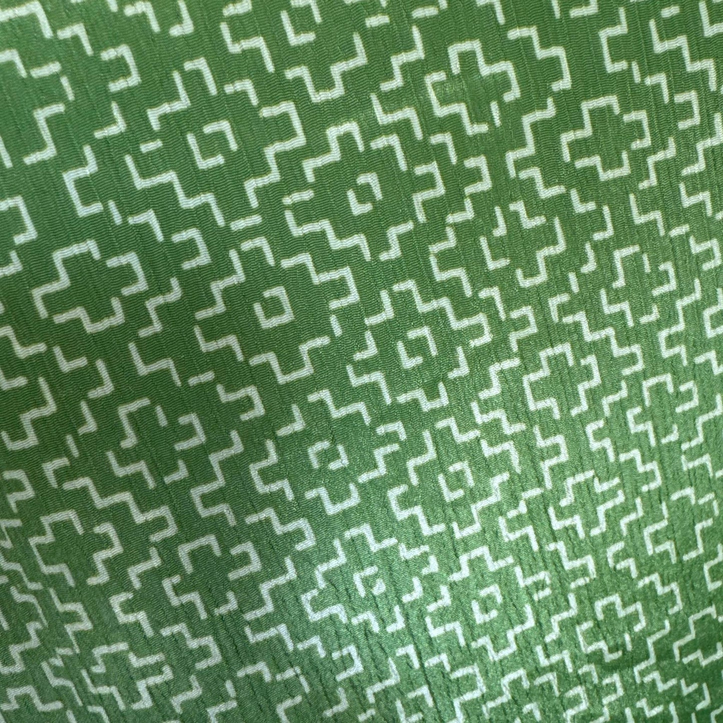 Upcycled Kimono Lang #1321 aus Vintage-Sari in Grün – Detailansicht