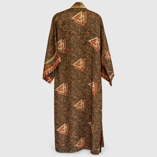 Upcycled Kimono Lang #1330 aus Vintage-Sari in Braun – Rückansicht