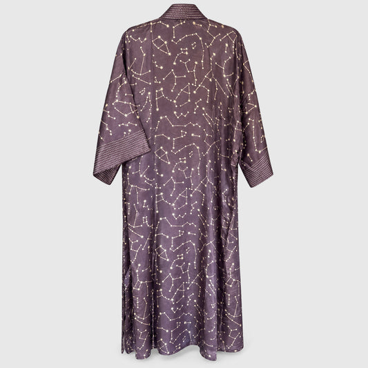 Upcycled Kimono Lang #1331 aus Vintage-Sari in Lila & Magenta – Rückansicht