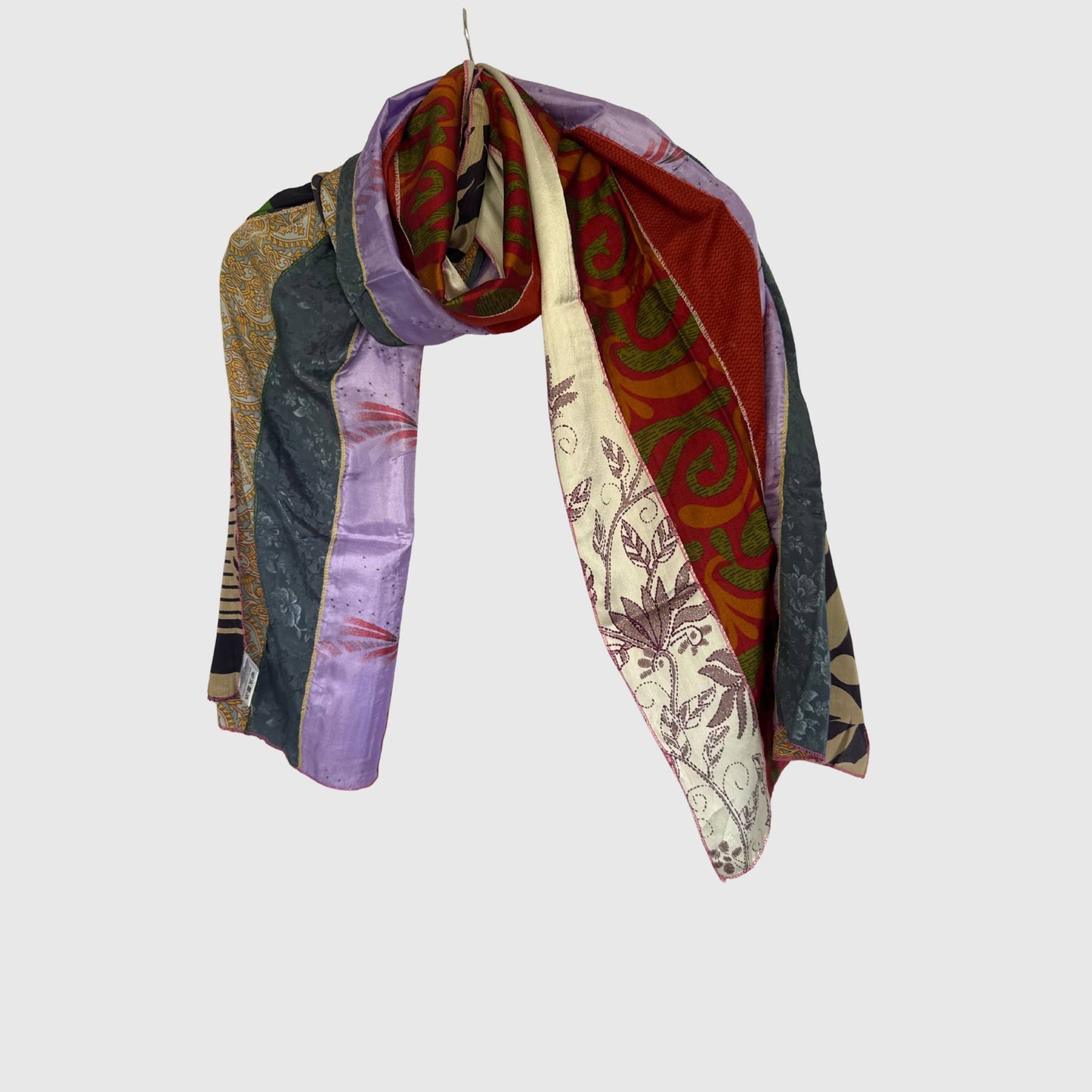 Upcycled Magic Scarf #1427 aus Vintage-Saris in Bunt – Vorderansicht