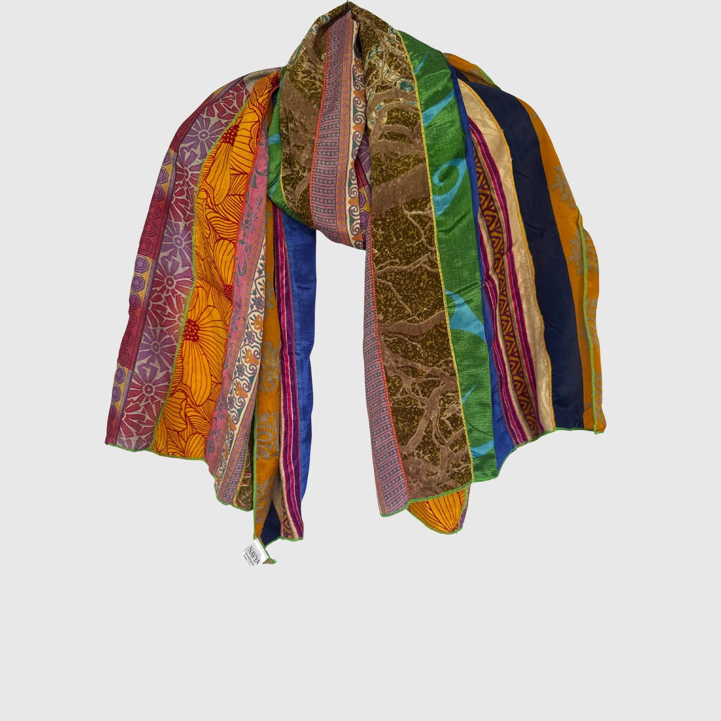 Upcycled Magic Scarf #1437 aus Vintage-Saris in Bunt – Vorderansicht