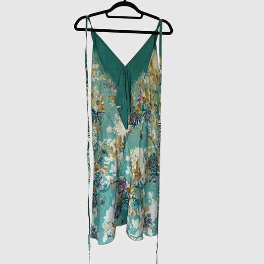 Upcycled Magic Scarf Dress Kurz #692 aus Vintage-Sari in Türkis & Grau – Rückansicht