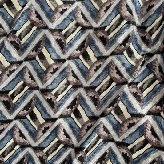 Stoffdetail: upcycelter Sari-Stoff in Blau mit Print in Weiß und Grün