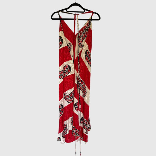Upcycled Magic Scarf Dress Lang #737 aus Vintage-Sari in Rot & Schwarz – Rückansicht