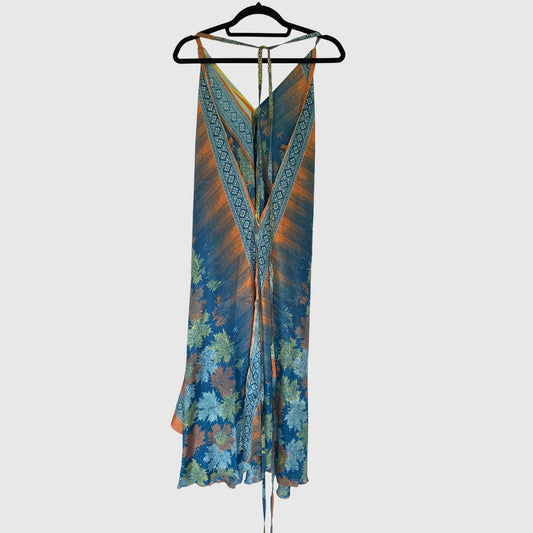 Upcycled Magic Scarf Dress Lang #739 aus Vintage-Sari in Blau & Orange – Rückansicht