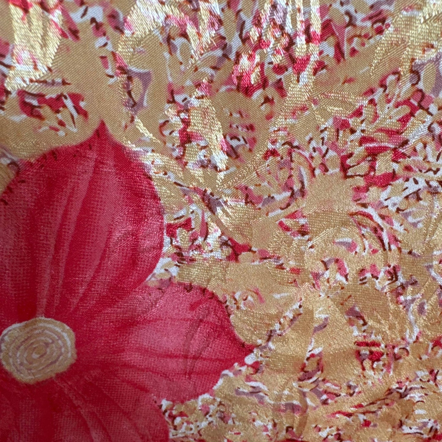 Upcycled Magic Scarf Dress Lang #740 aus Vintage-Sari in Rosa & Rot – Detailansicht