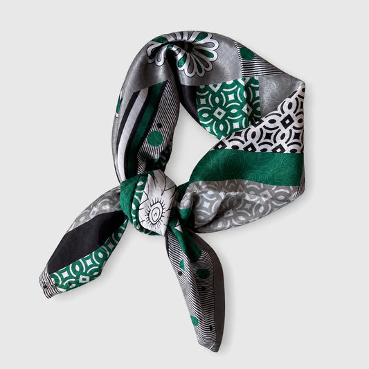 Upcycled Sari-Tuch #1100 aus Vintage-Sari in Grau & Türkis – gebunden