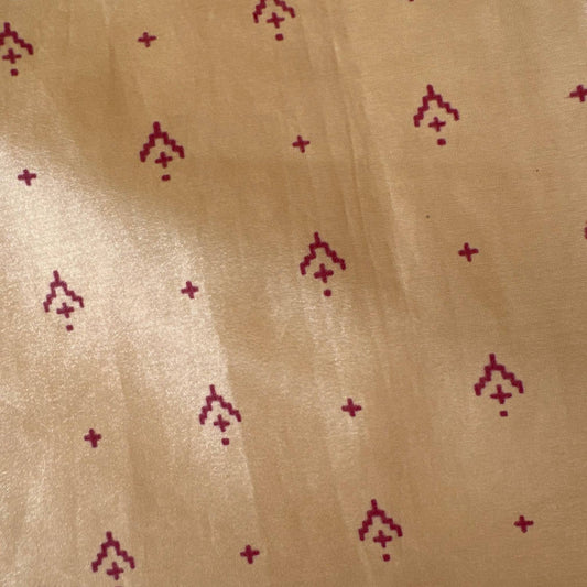 Stoffdetail: upcycelter Sari-Stoff in Orange & Braun
