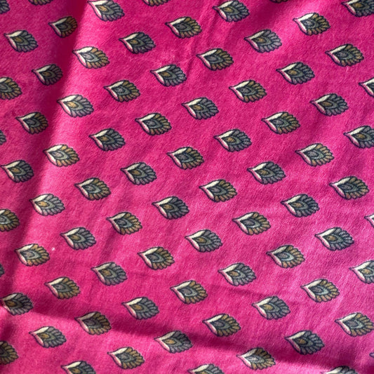 Stoffdetail: upcycelter Sari-Stoff in Pink
