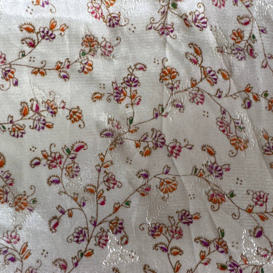 Stoffdetail: upcycelter Sari-Stoff in Braun & Creme