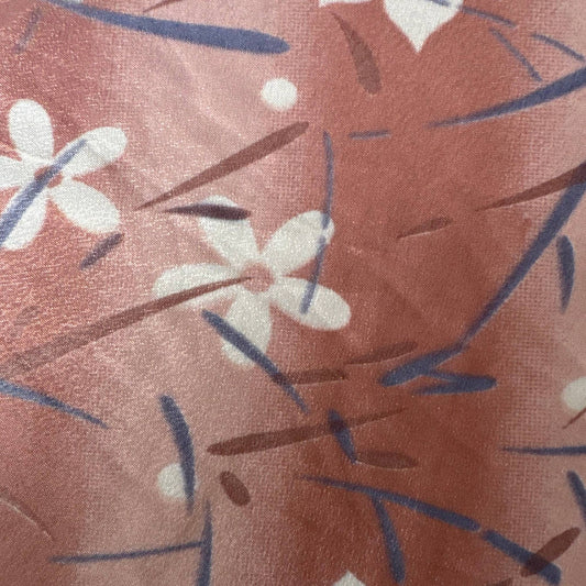 Stoffdetail: upcycelter Sari-Stoff in Rot