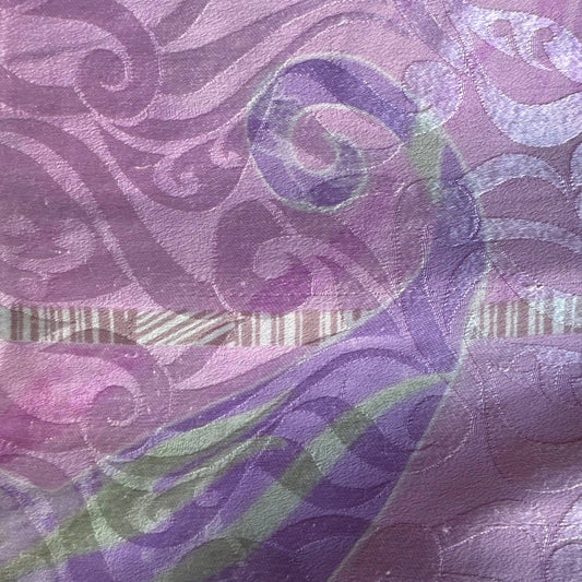 Stoffdetail: upcycelter Sari-Stoff in Magenta & Lila