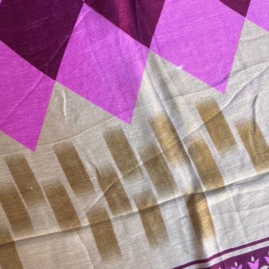 Stoffdetail: upcycelter Sari-Stoff in Magenta & Orange