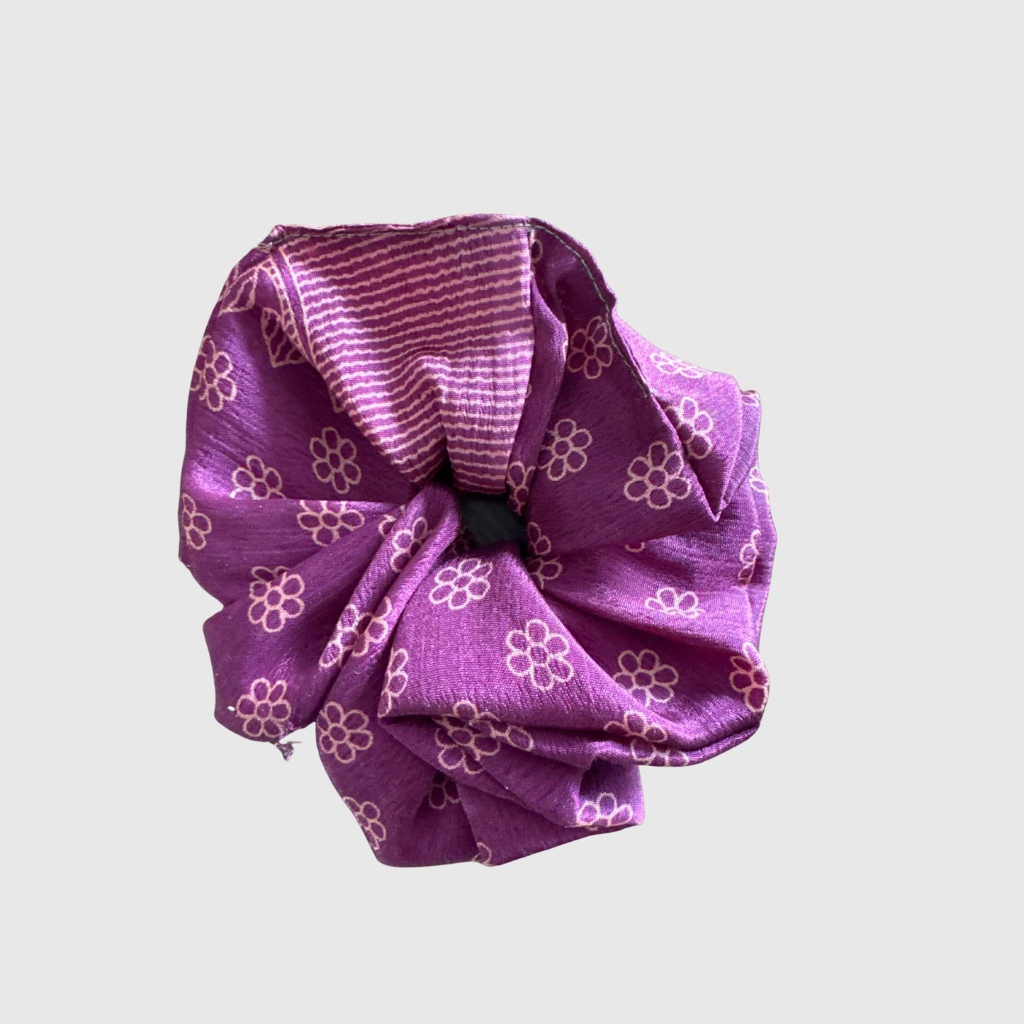 Upcycled Scrunchie #1012 aus Vintage-Sari in Aubergine & Flieder