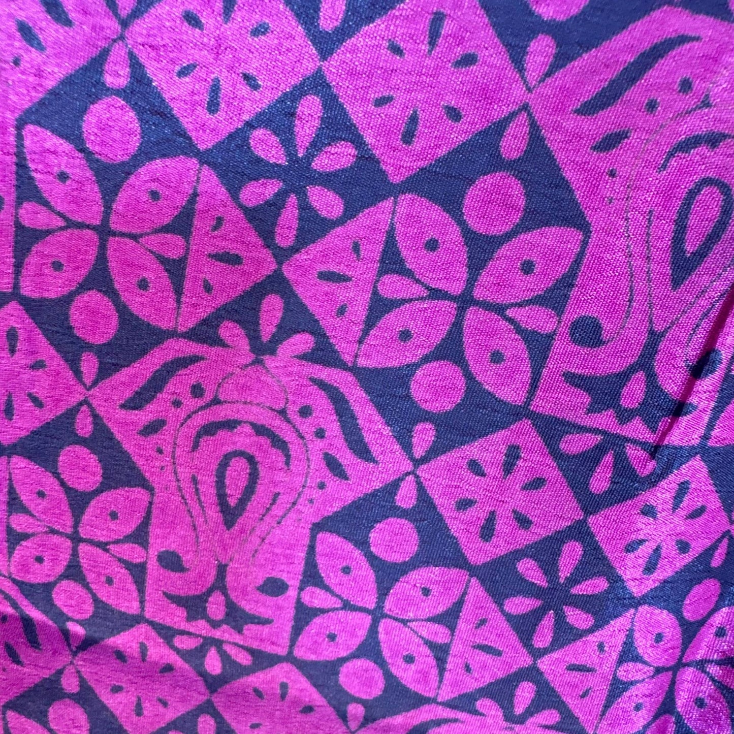 Upcycled Tiered Palazzo Pants #1054 aus Vintage-Sari in Lila & Pink – Detailansicht
