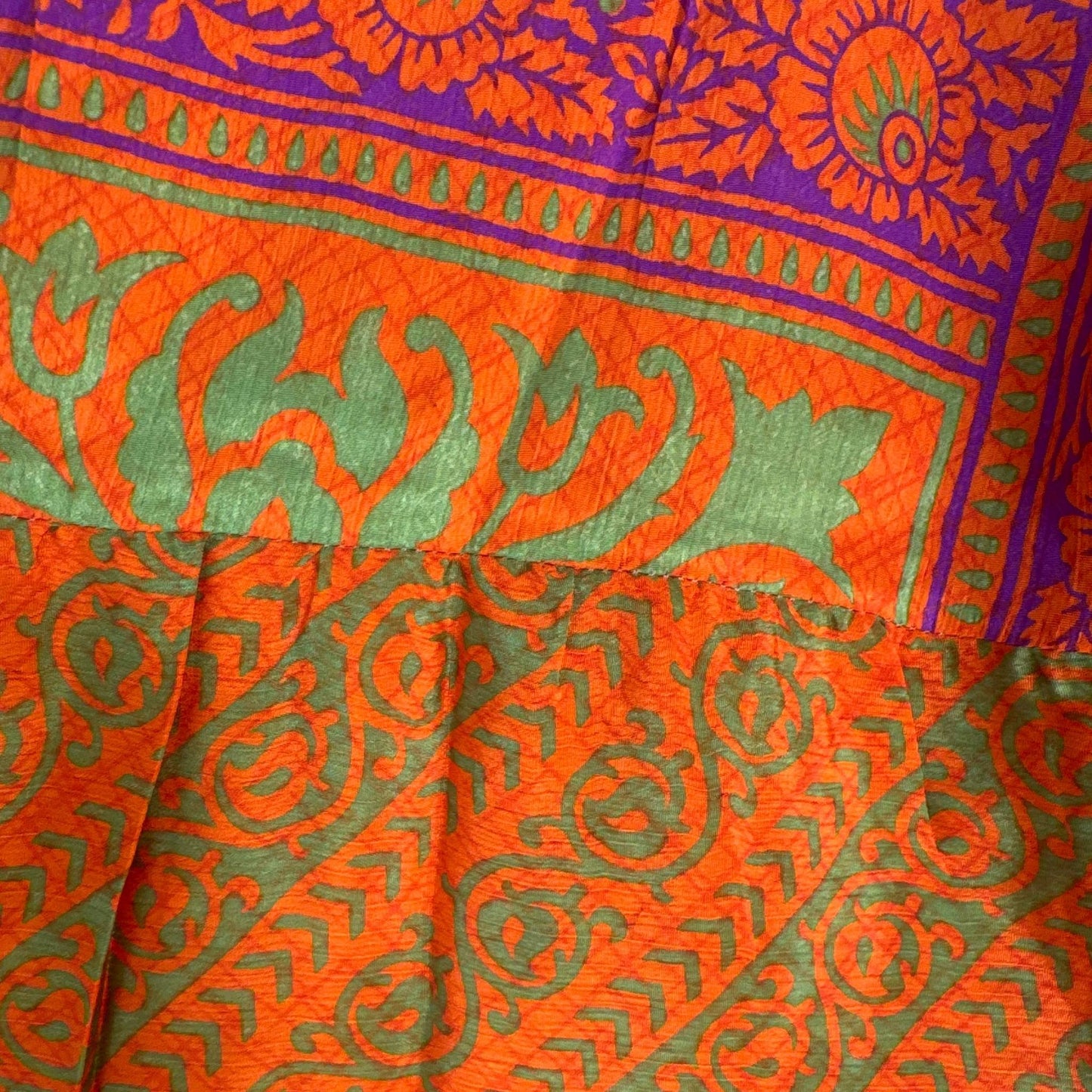 Upcycled Tiered Palazzo Pants #1057 aus Vintage-Sari in Orange & Braun – Detailansicht