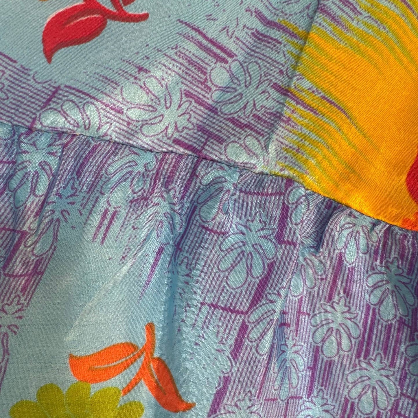 Upcycled Tiered Palazzo Pants #1072 aus Vintage-Sari in Grau & Gold – Detailansicht