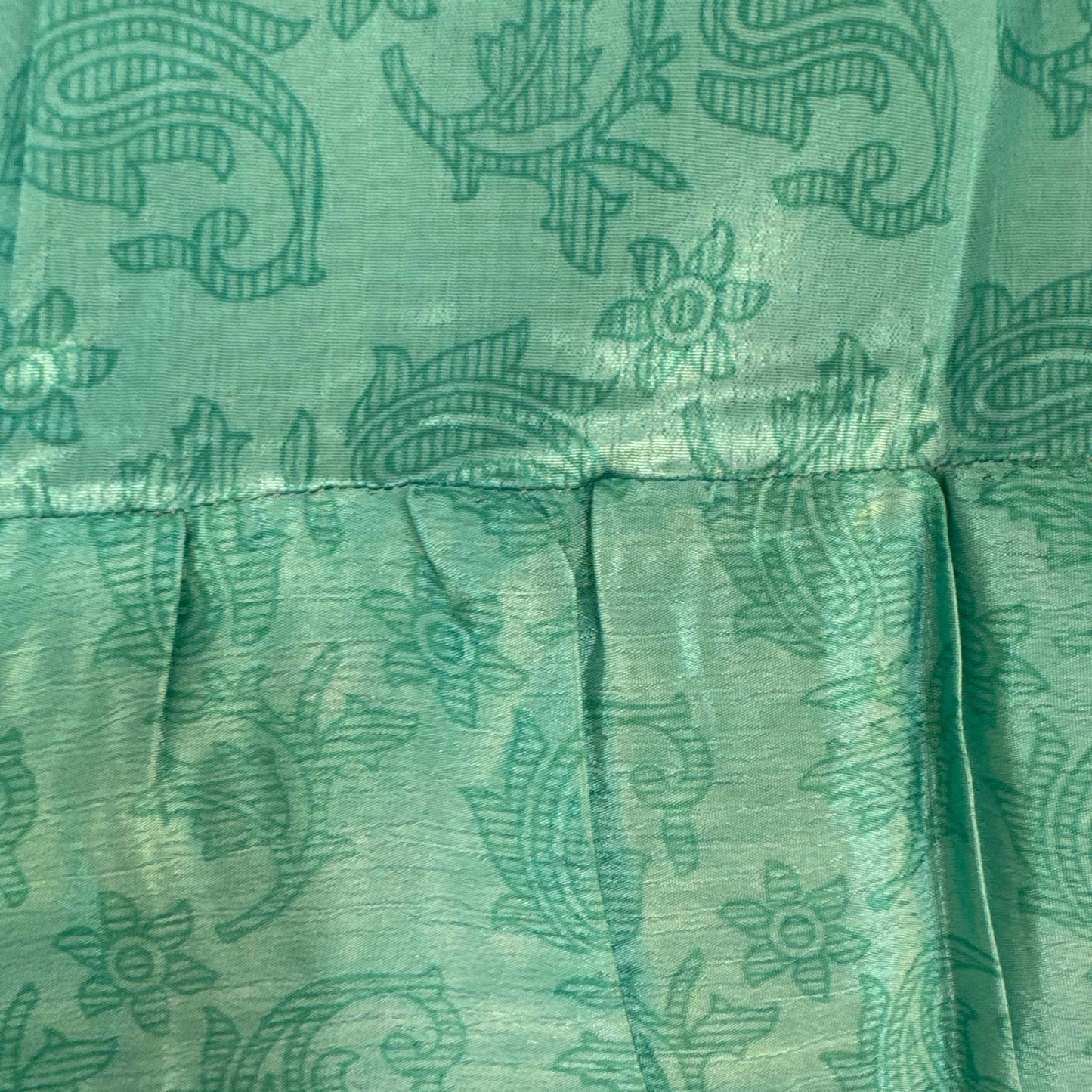 Upcycled Tiered Palazzo Pants #1100 aus Vintage-Sari in Grün – Detailansicht