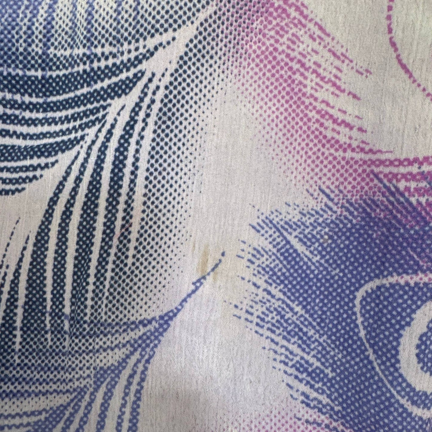 Upcycled Wickelbluse #903 aus Vintage-Sari in Lila – Detailansicht