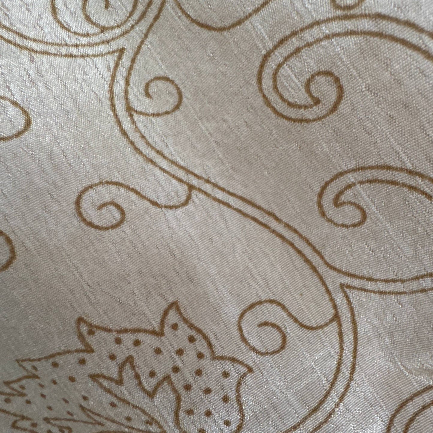 Upcycled Wickelbluse #909 aus Vintage-Sari in Beige – Detailansicht