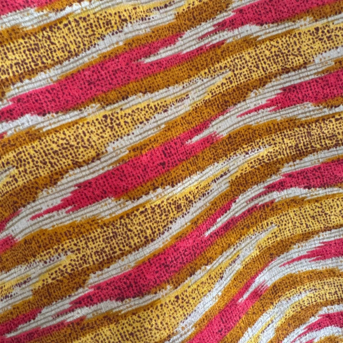 Upcycled Wickelbluse #918 aus Vintage-Sari in Orange – Detailansicht