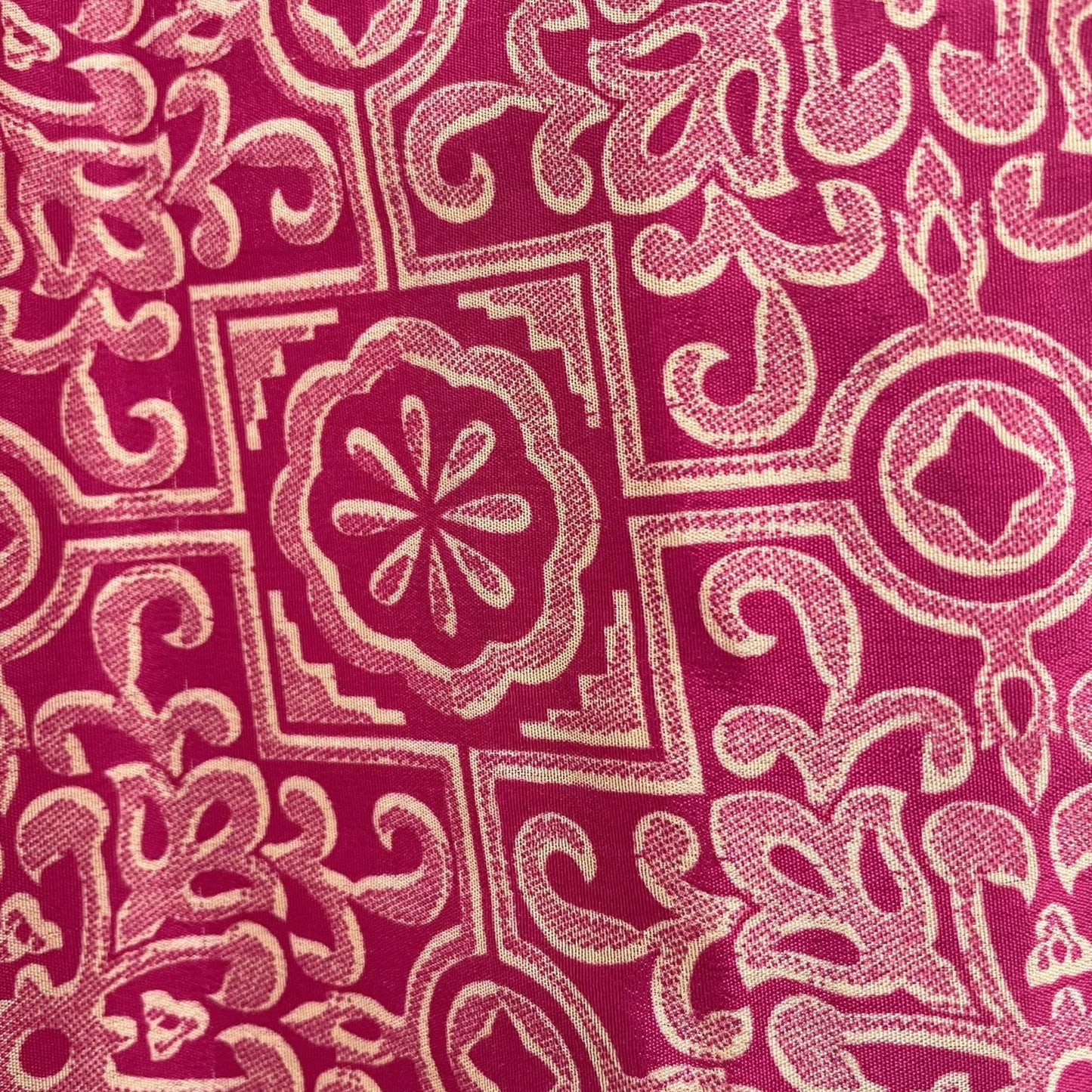 Stoffdetail: upcycelter Sari-Stoff in Pink