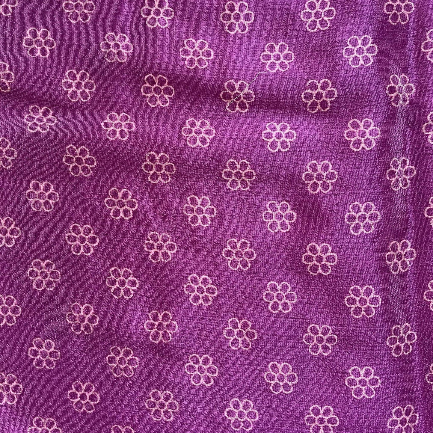 Stoffdetail: upcycelter Sari-Stoff in Lila
