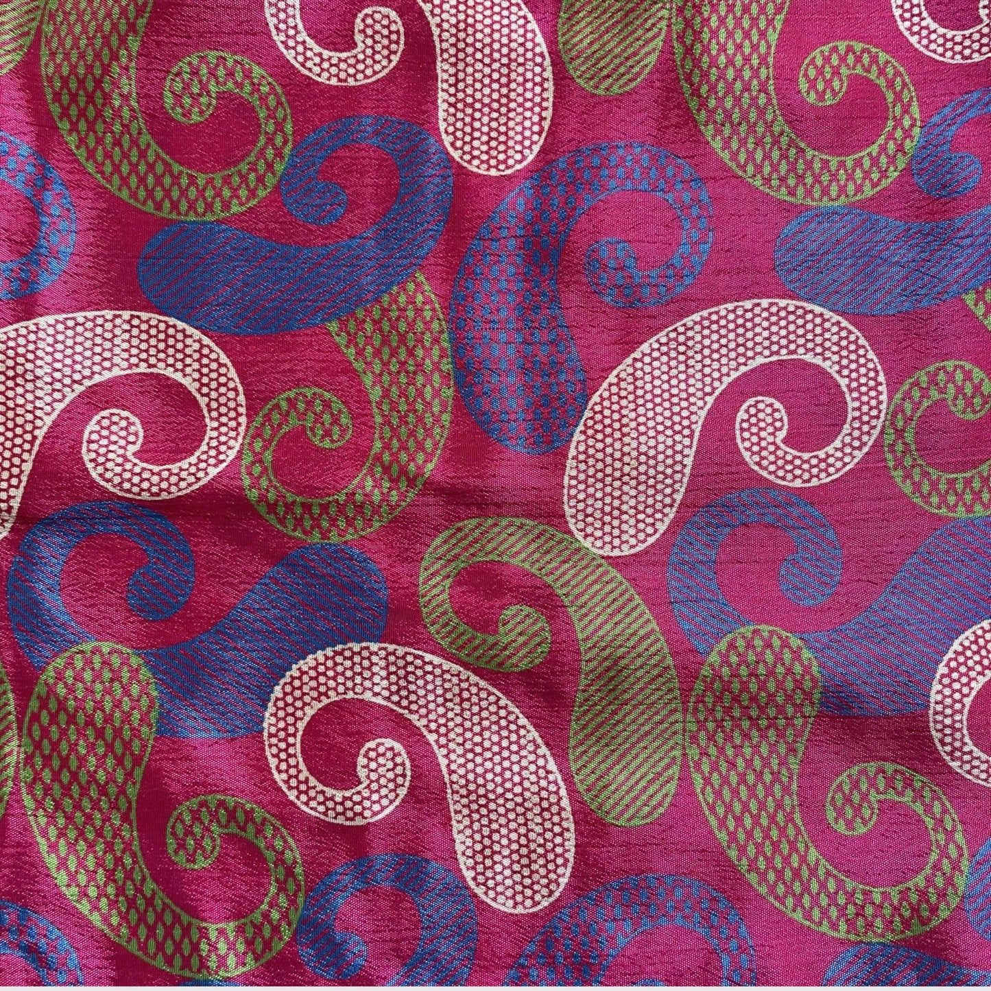 Stoffdetail: upcycelter Sari-Stoff in Pink