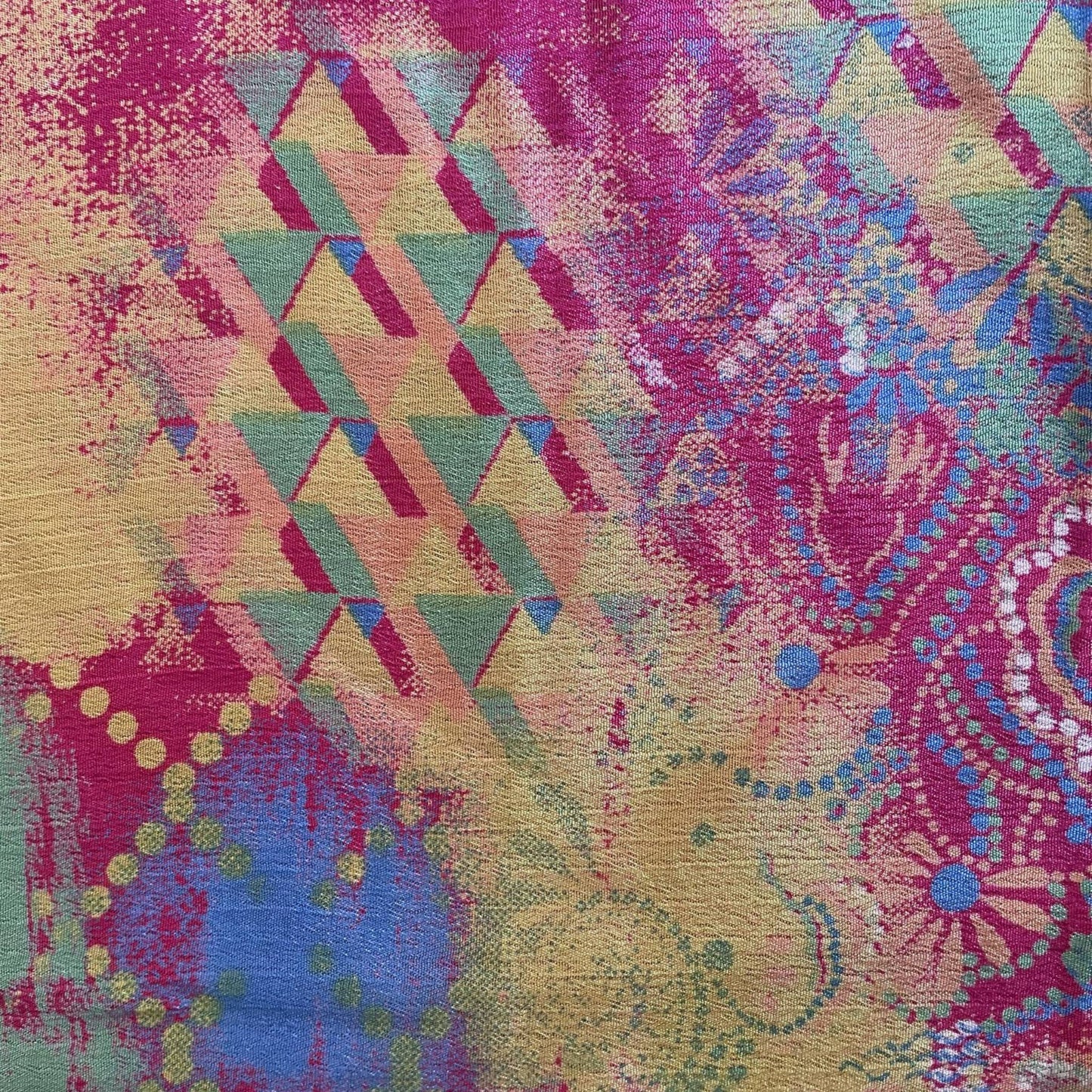 Stoffdetail: upcycelter Sari-Stoff in Pink