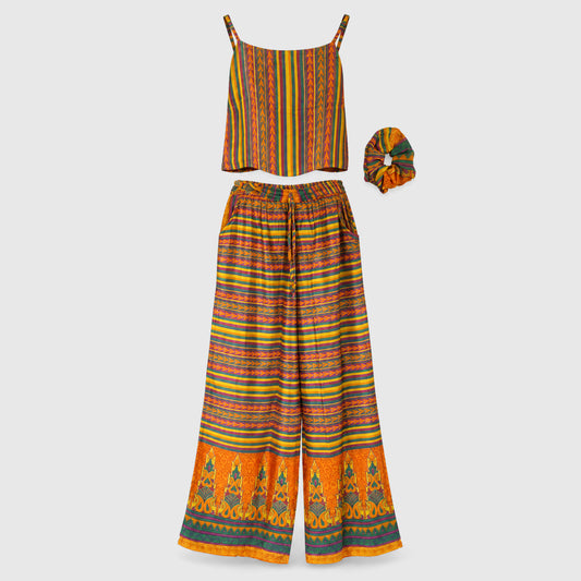 Upcycled Set aus Wickeltop und Palazzo-Hose aus Sari-Stoff in Bunt, Vorderansicht