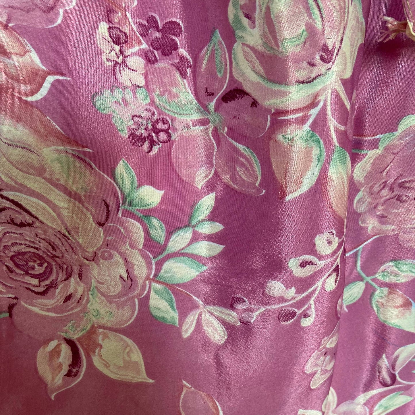 Stoffdetail: upcycelter Sari-Stoff in Magenta & Rosa
