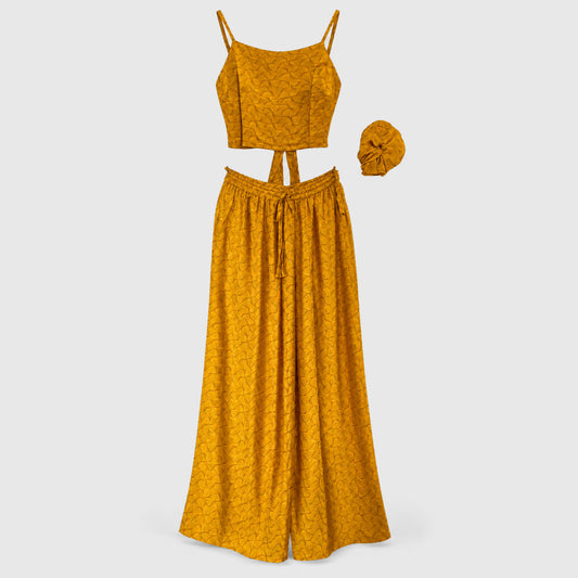 Upcycled Set aus Wickeltop und Palazzo-Hose aus Sari-Stoff in Gelb & Orange, Vorderansicht
