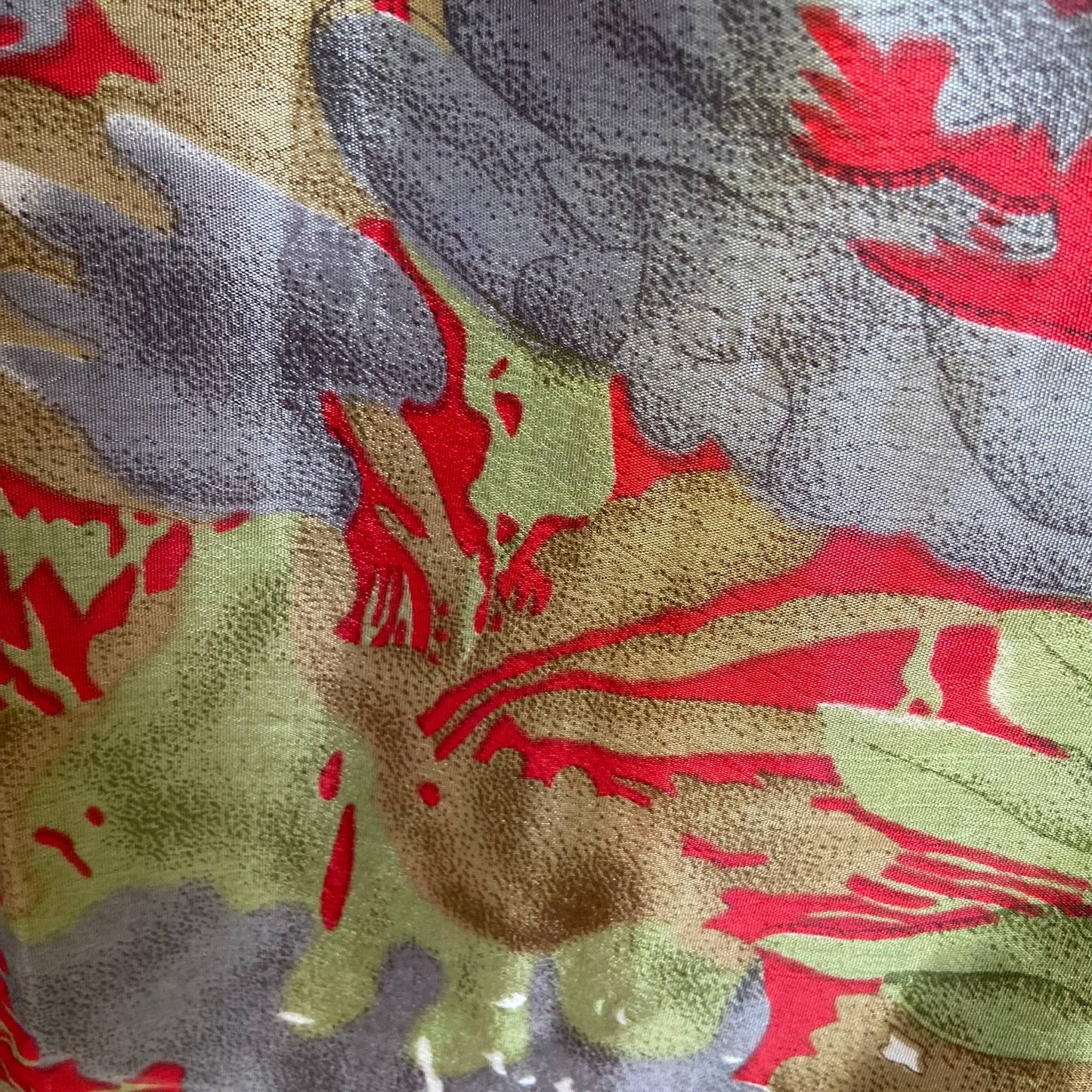Stoffdetail: upcycelter Sari-Stoff in Bunt