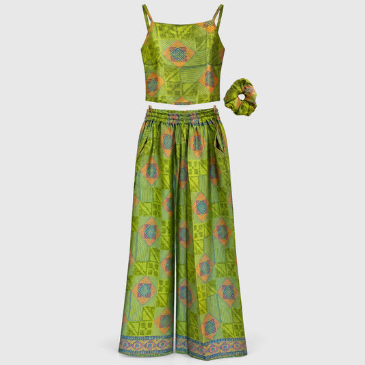 Upcycled Set aus Wickeltop und Palazzo-Hose aus Sari-Stoff in Grün, Vorderansicht