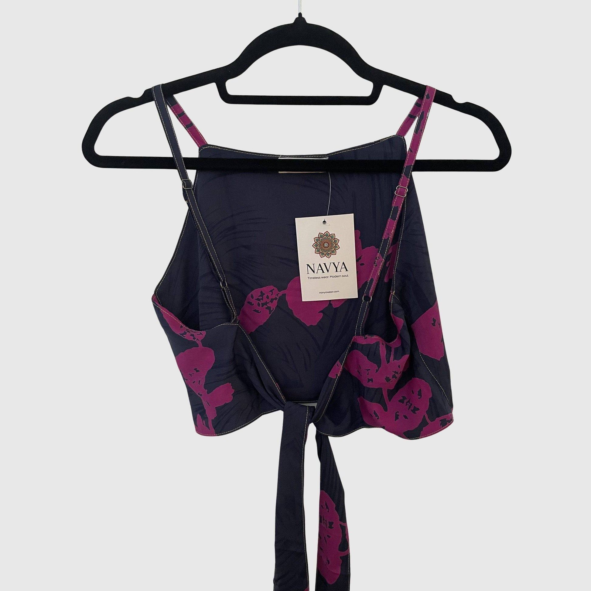 Upcycled Cropped Wickeltop #761 aus Vintage-Sari in Pink und Schwarz – Rückansicht