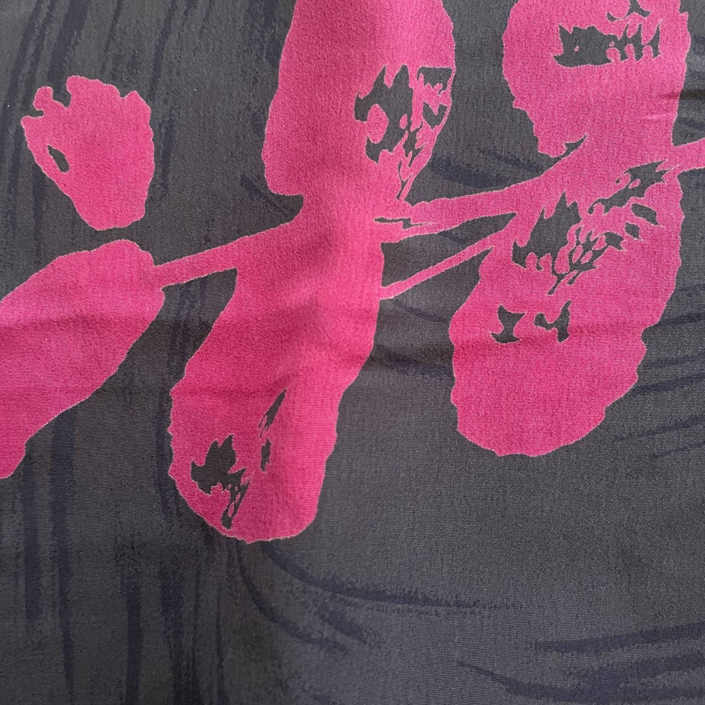 Upcycled Cropped Wickeltop #761 aus Vintage-Sari in Pink und Schwarz – Stoffdetail