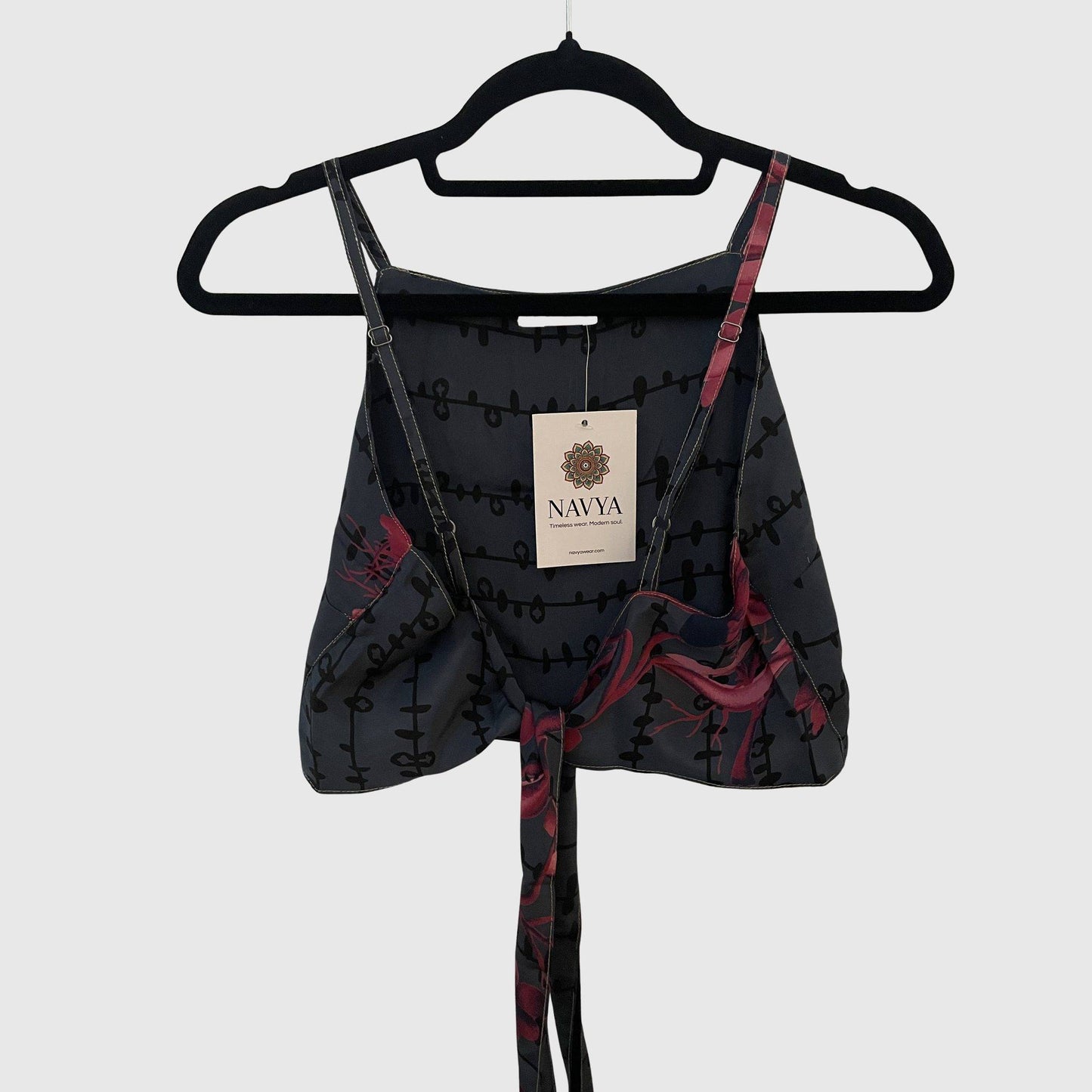 Upcycled Cropped Wickeltop #763 aus Vintage-Sari in Schwarz – Rückansicht