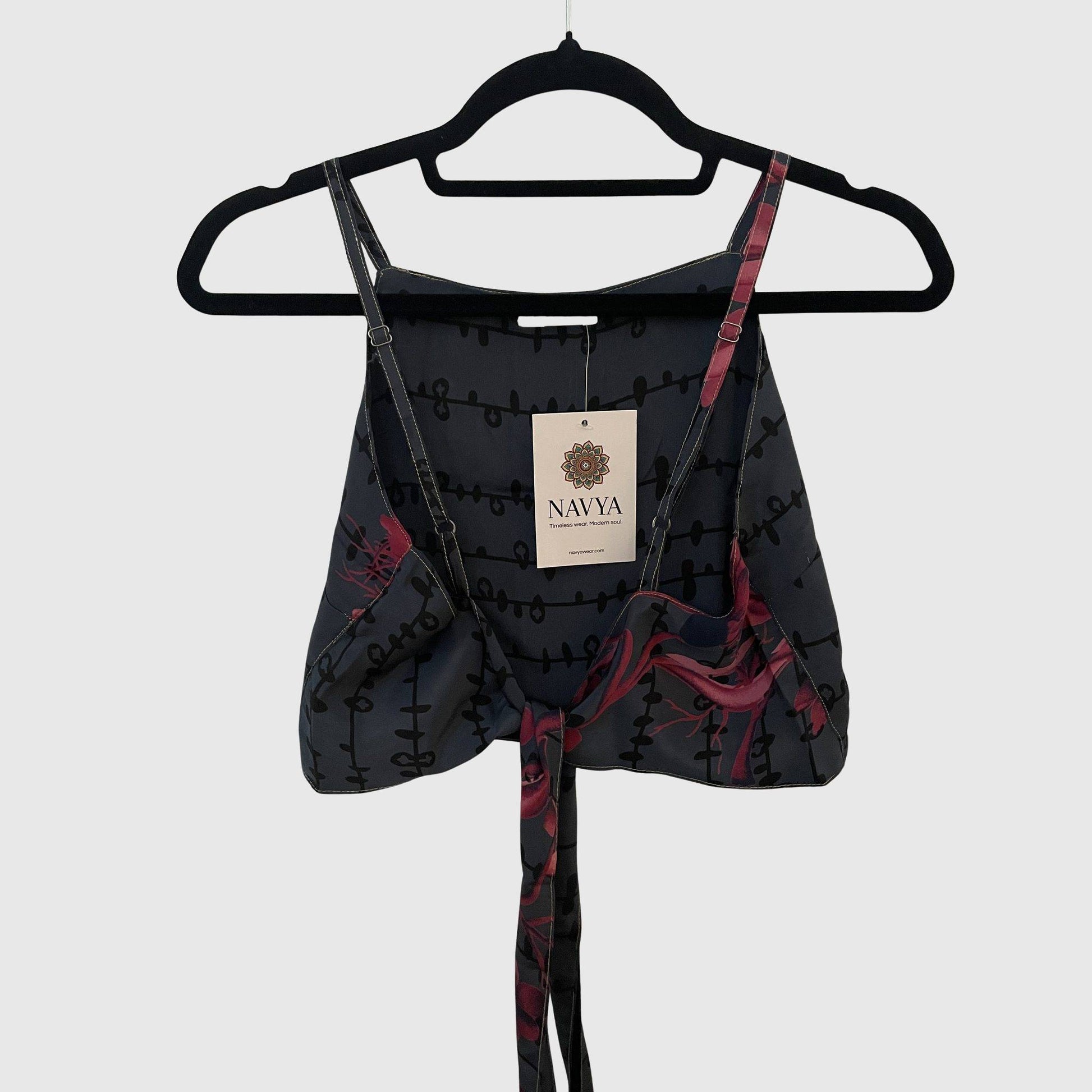 Upcycled Cropped Wickeltop #763 aus Vintage-Sari in Schwarz – Rückansicht