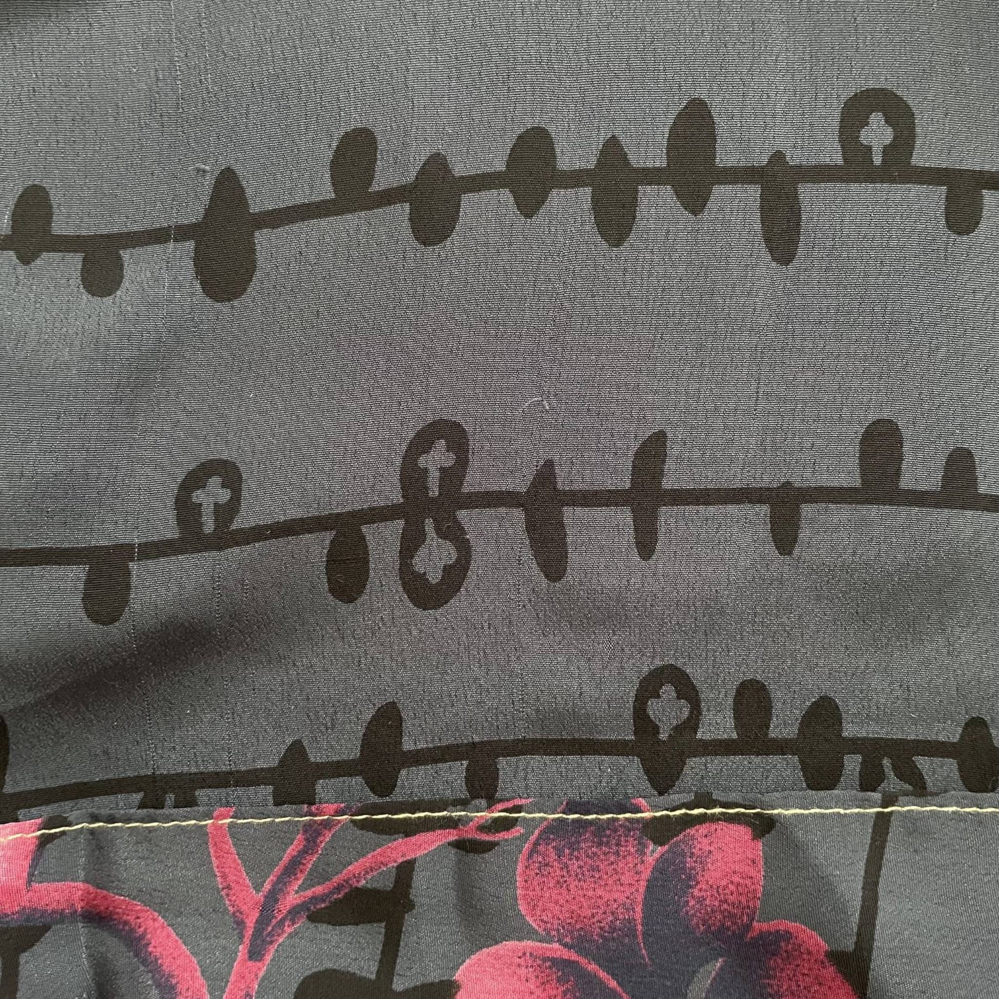 Upcycled Cropped Wickeltop #763 aus Vintage-Sari in Schwarz – Stoffdetail