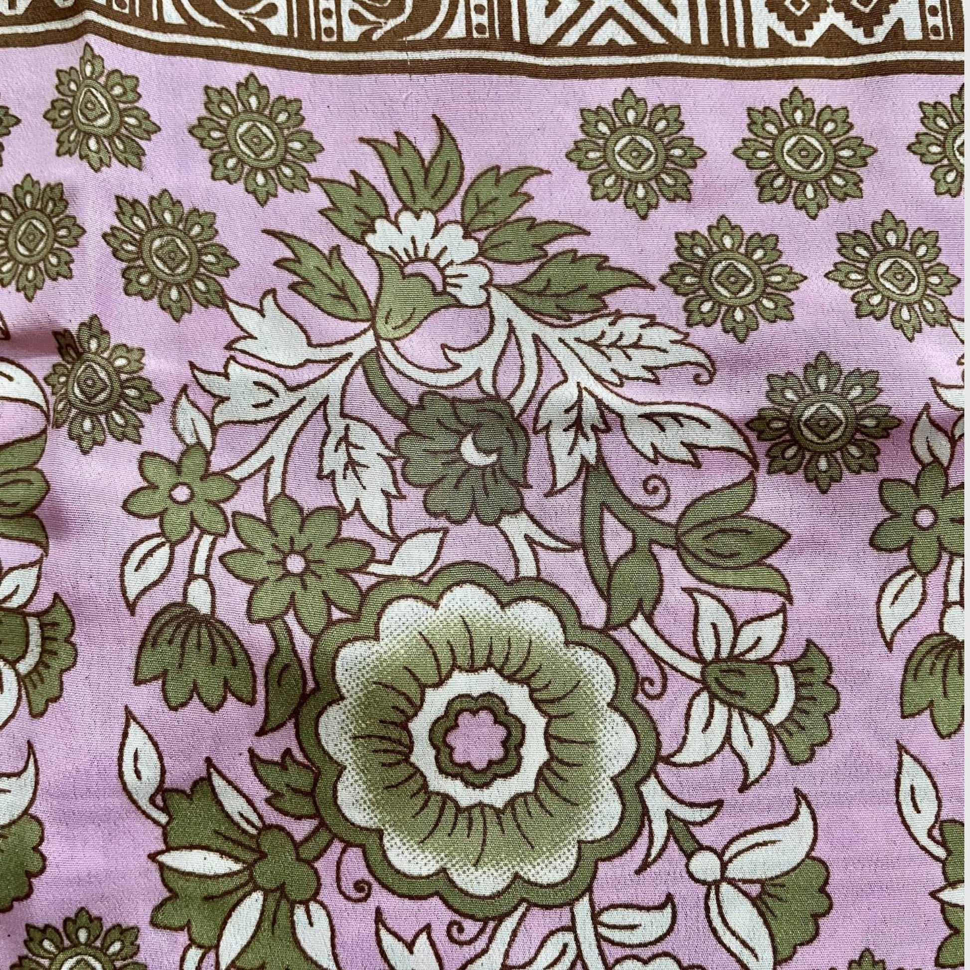 Upcycled Cropped Wickeltop #764 aus Vintage-Sari in Rosa – Stoffdetail