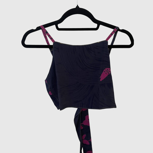Upcycled Cropped Wickeltop #766 aus Vintage-Sari in Schwarz und Pink – Vorderansicht