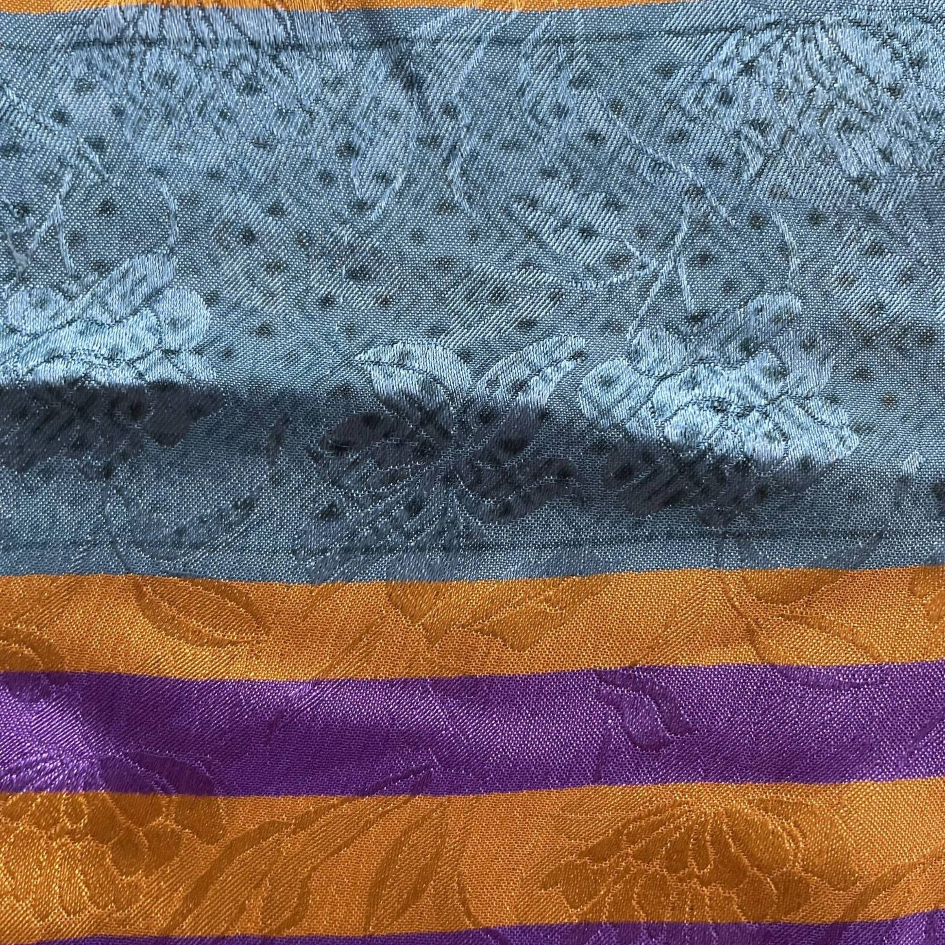 Upcycled Cropped Wickeltop #768 aus Vintage-Sari in Orange und Lila – Stoffdetail