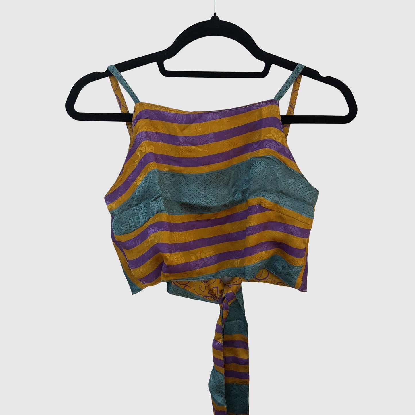 Upcycled Cropped Wickeltop #768 aus Vintage-Sari in Orange und Lila – Vorderansicht