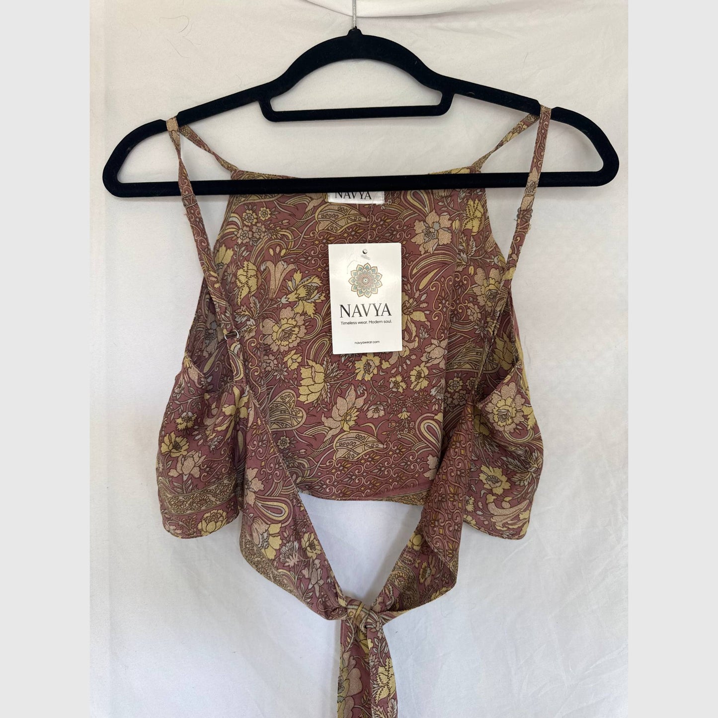 Upcycled Cropped Wickeltop #782 aus Vintage-Sari in Weiß & Braun – Rückansicht